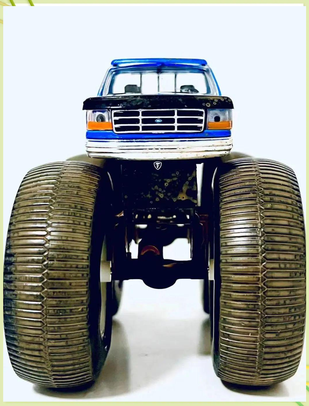 大脚5号:真实还原的怪兽卡车模型