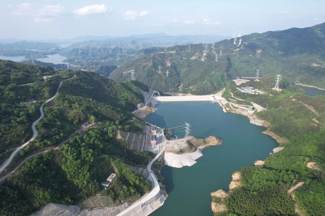 金寨抽水蓄能电站首批两台机组投产发电