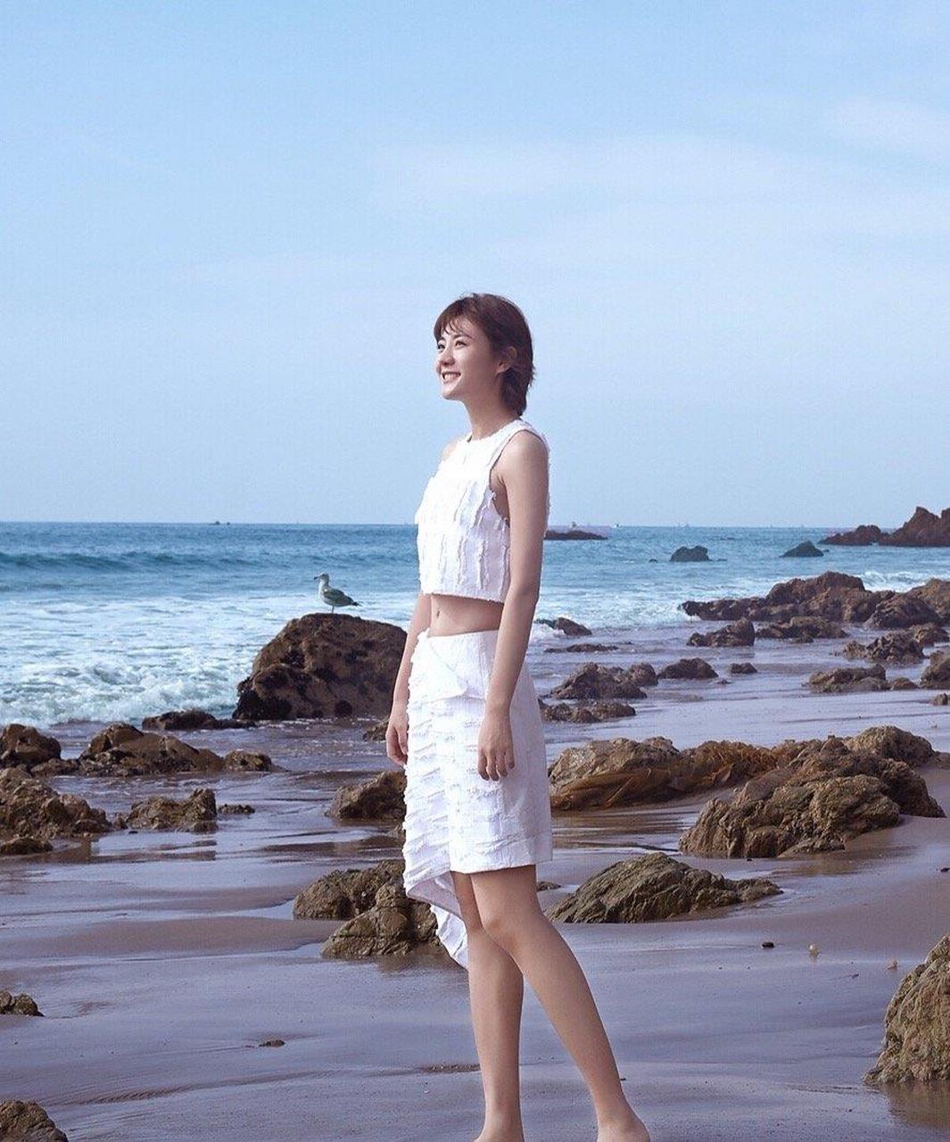 牟星穿泳装,温柔起来的样子格外养眼吸睛