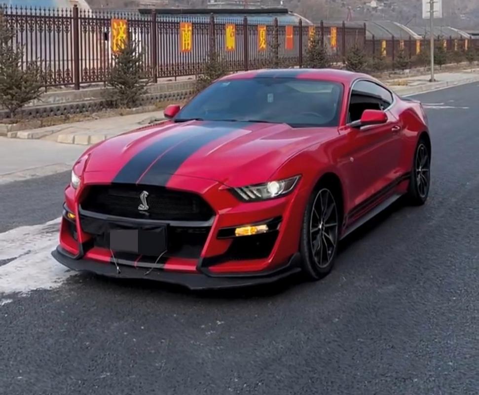 阿尔法罗密欧,福特野马眼镜蛇以及道奇蝰蛇,它们的共同之处在于都采用