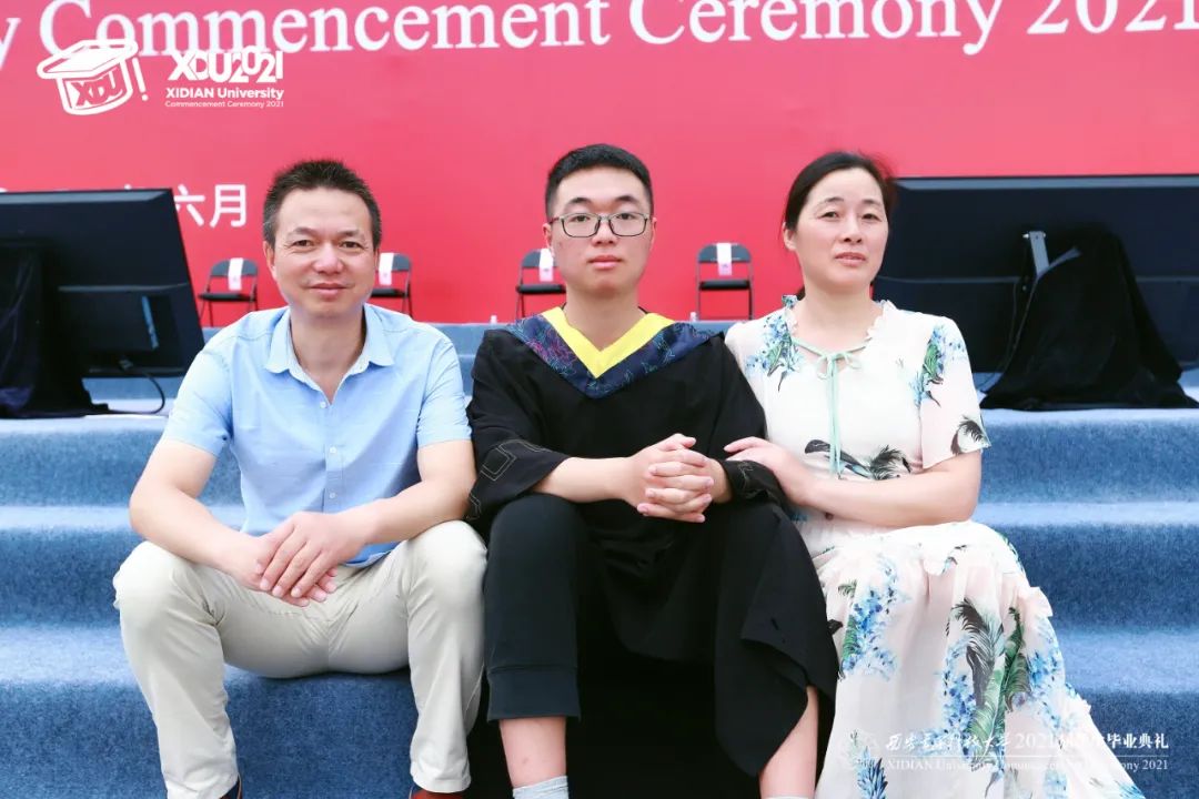 2021毕业典礼|校长杨宗凯:矢志追求更有高度,更有境界,更有品位的人生