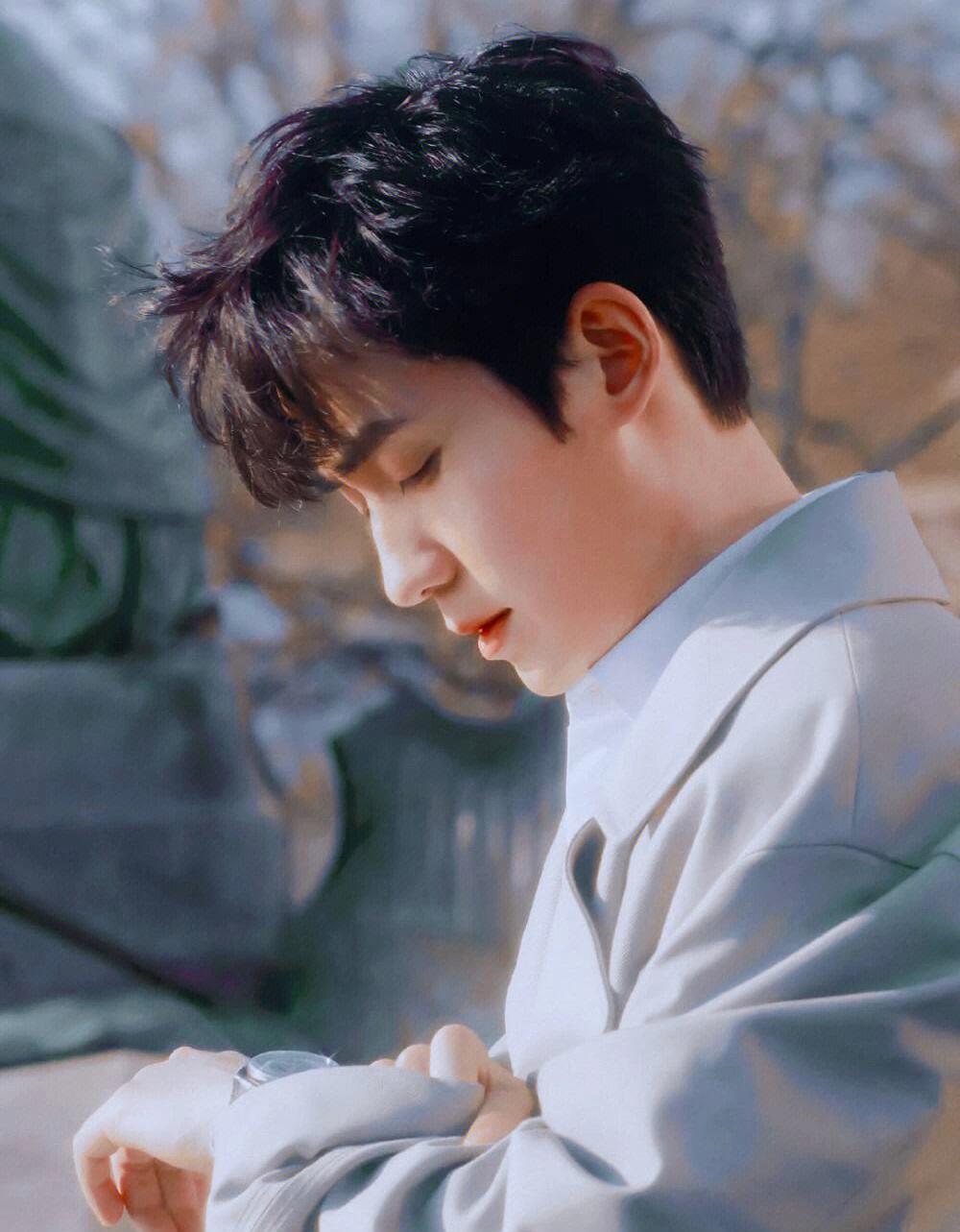 35岁朱一龙潜心学演技,为拍摄佳作默默努力,网友热议!