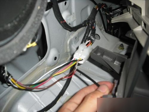 大众宝来倒车线在哪里找?用来接倒车影像