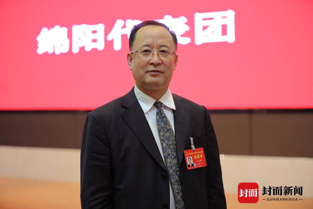 省人大常委会委员侯志明:建言出台政策法规 鼓励购书藏