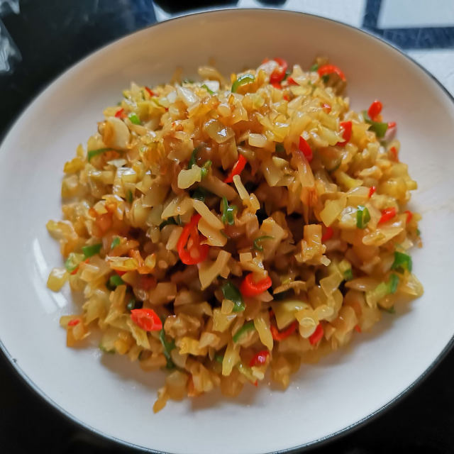 炒榨菜丁,清脆爽口,佐粥下饭棒极了
