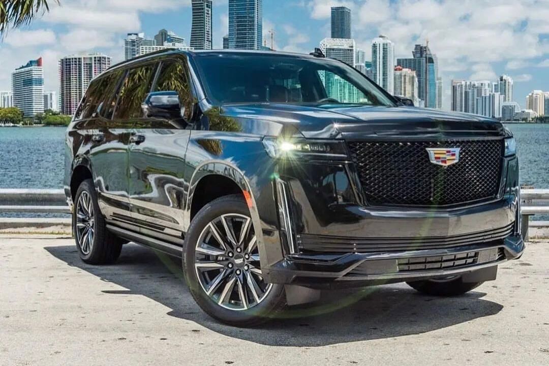凯迪拉克不负众望!2024款凯雷德比奔驰g900霸气,配6.2l v8引擎