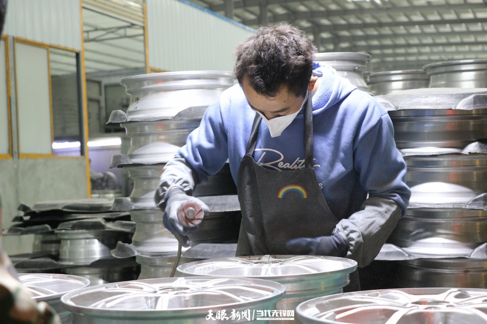 1月 兴仁这家轮毂厂每天要生产4000只轮毂