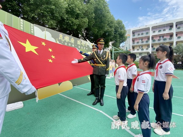 "国旗护卫队"走进大宁路小学 开展爱国主义主题活动