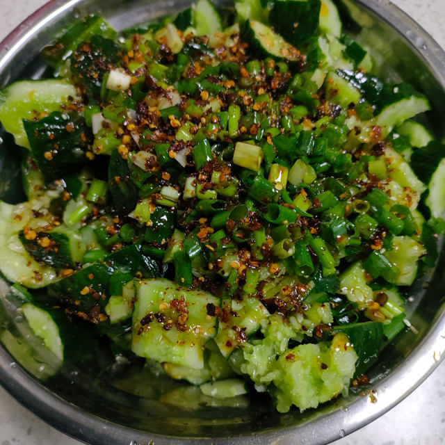 凉拌棒打黄瓜,夏季少不了的凉拌菜,清脆又美味