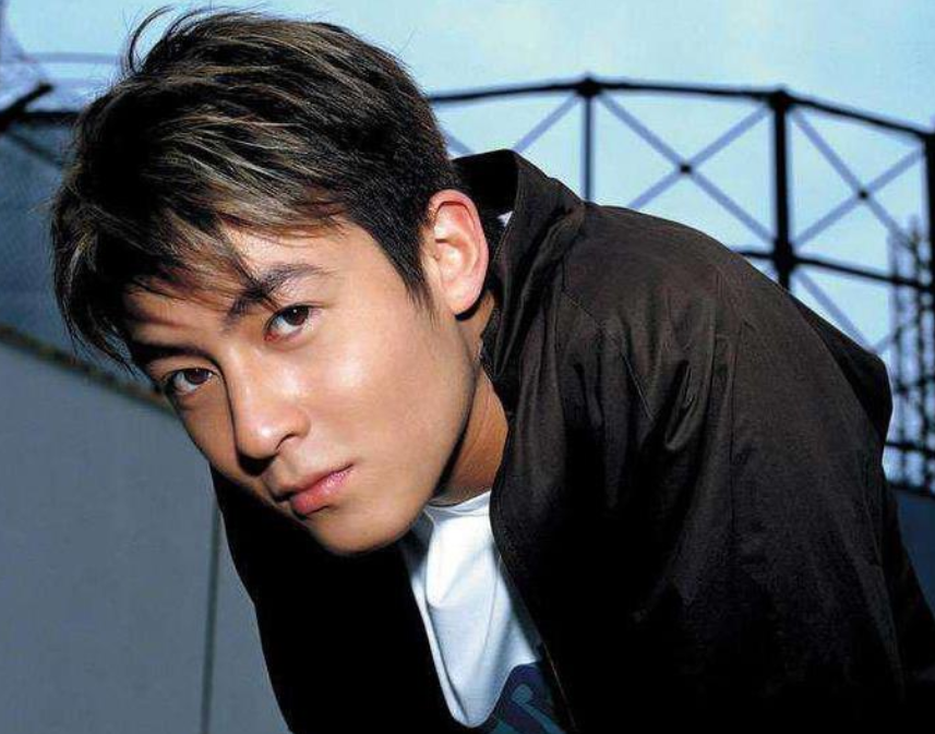 陈冠希父母年轻时有多潮?妈妈中葡混血,精致得像洋娃娃