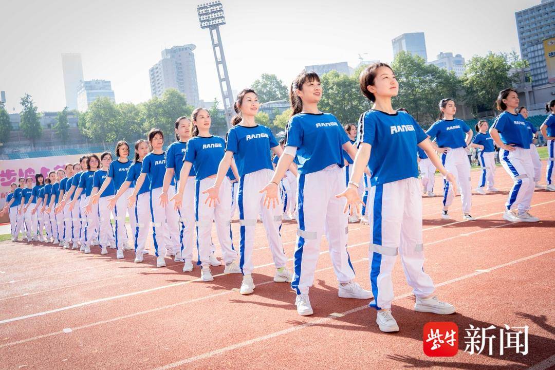 燃酷开幕式为母校60岁生日献礼!南京市拉萨路小学运动会上演花式精彩