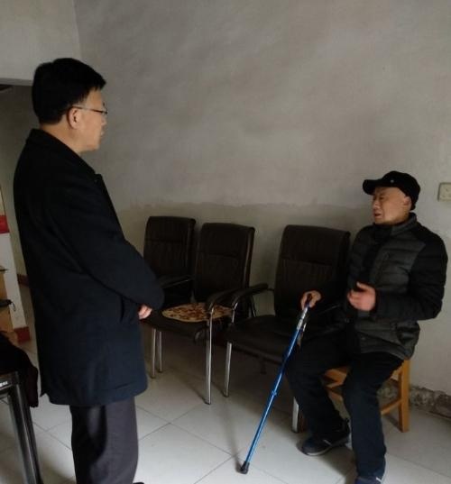 王日辉节前走访慰问困难老党员