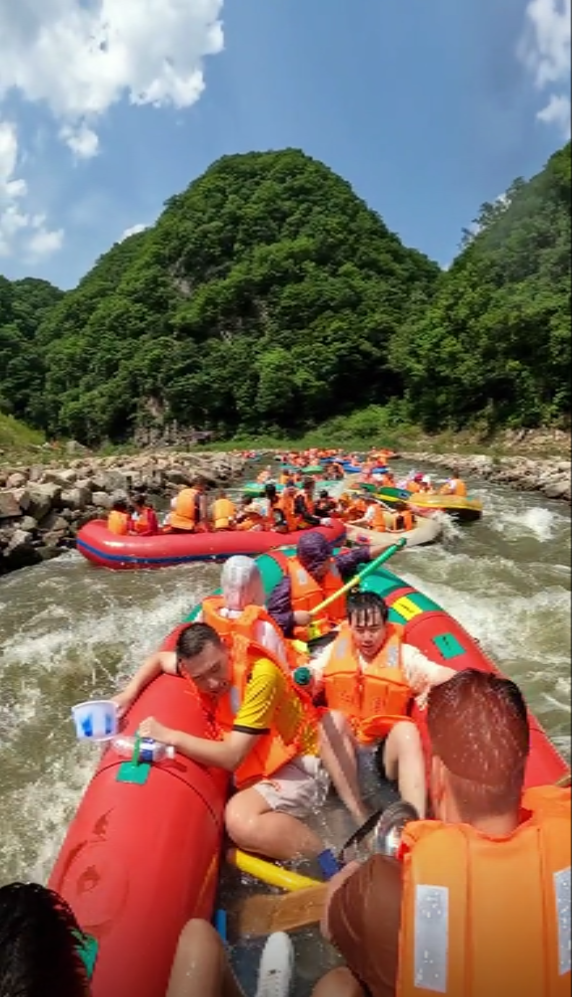 抚顺红河峡谷漂流图片