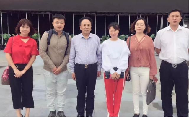 湖南在逃倪福林:10多个情人14个子女,生娃就给钱给房给股份