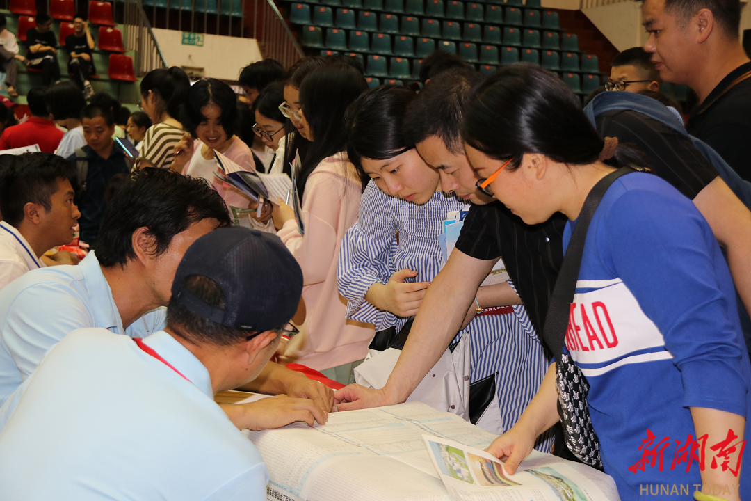 长沙县实验中学举办高考志愿填报指导暨高校见面咨询会