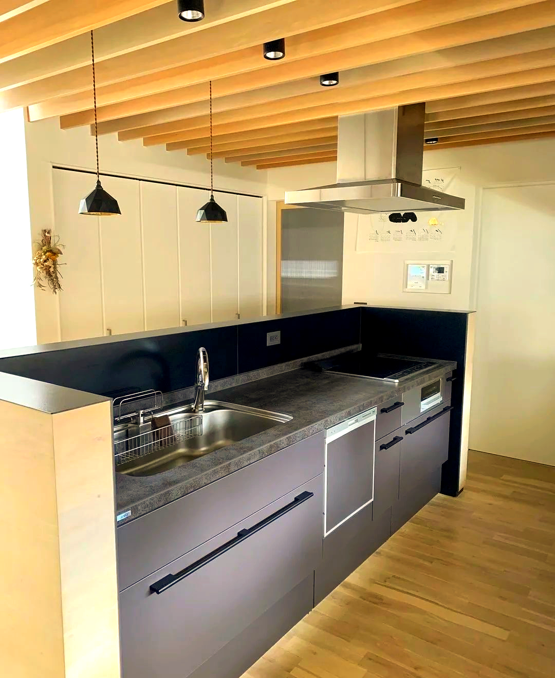 厨房中岛装修指南:这些人性化设计让你的厨房更高级,更便捷