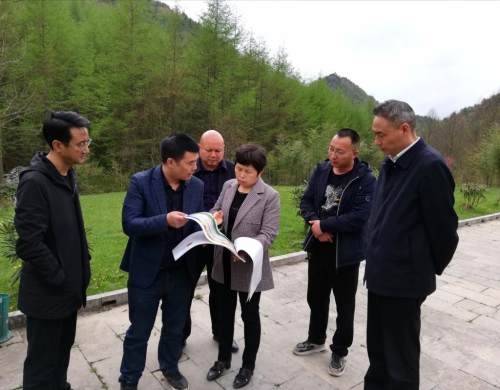 梁黎督导多彩曾家山项目建设