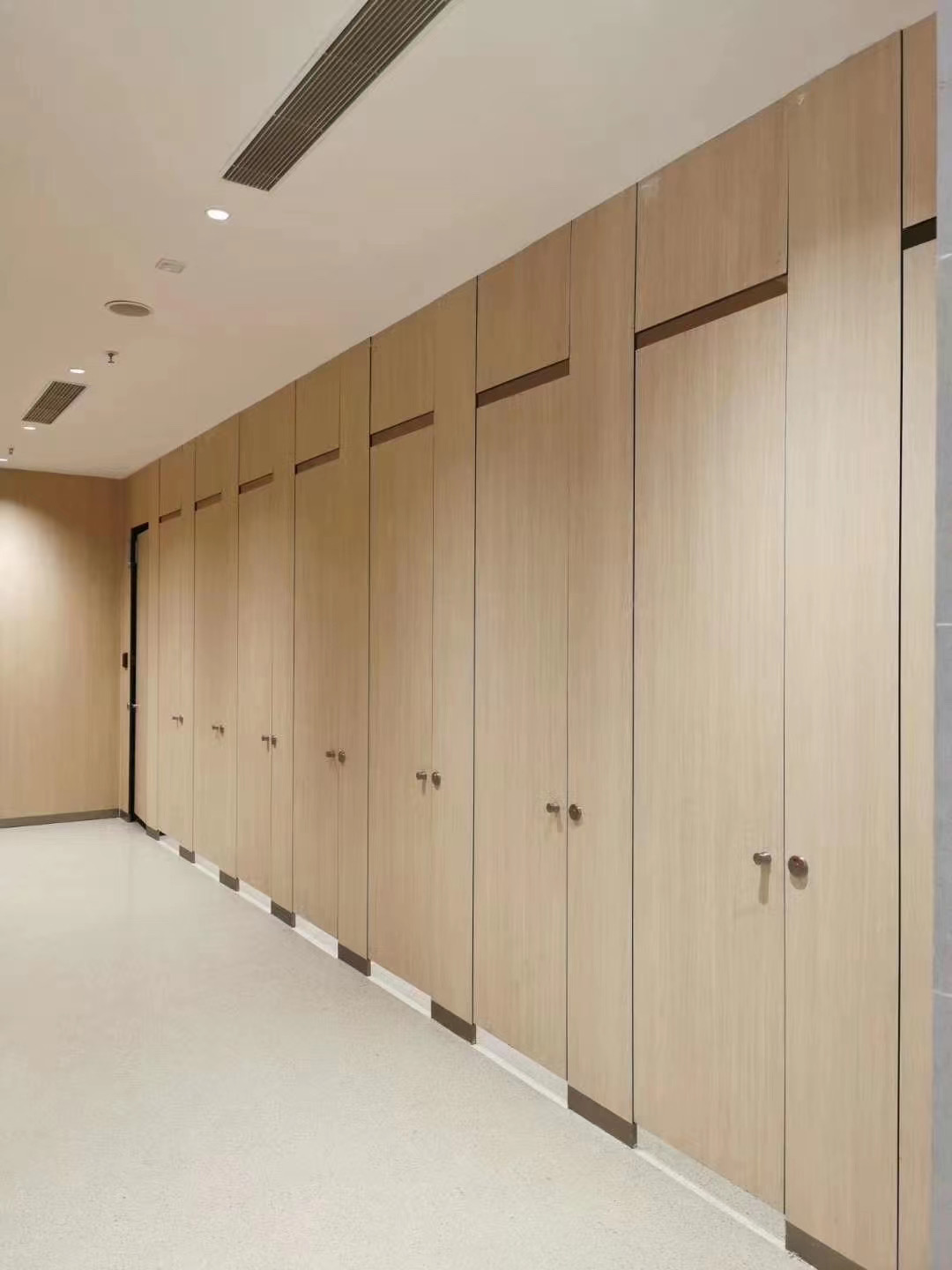 温州市一家专业做学校,卫生间隔断.隔板.公共卫生间隔断.方通