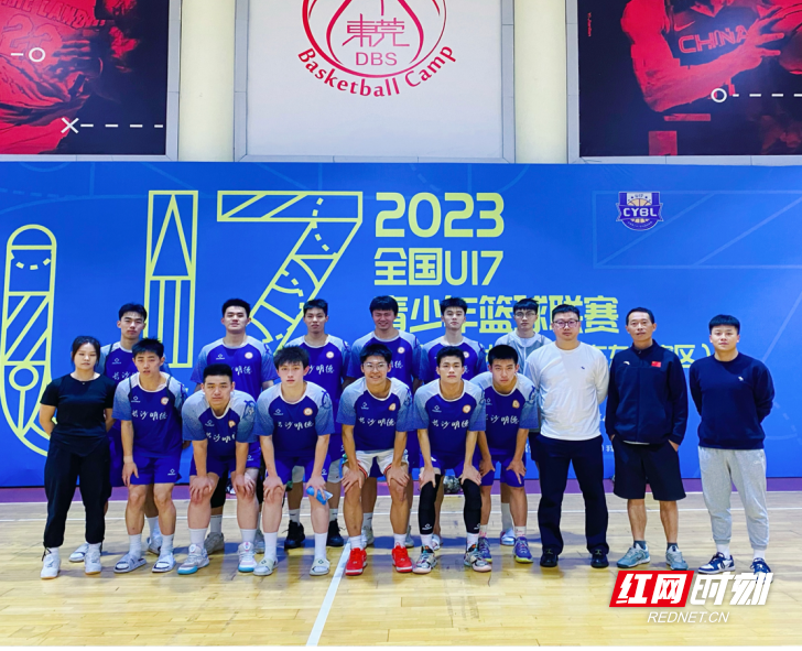 长沙明德中学男篮战胜全国14支篮球队再夺冠