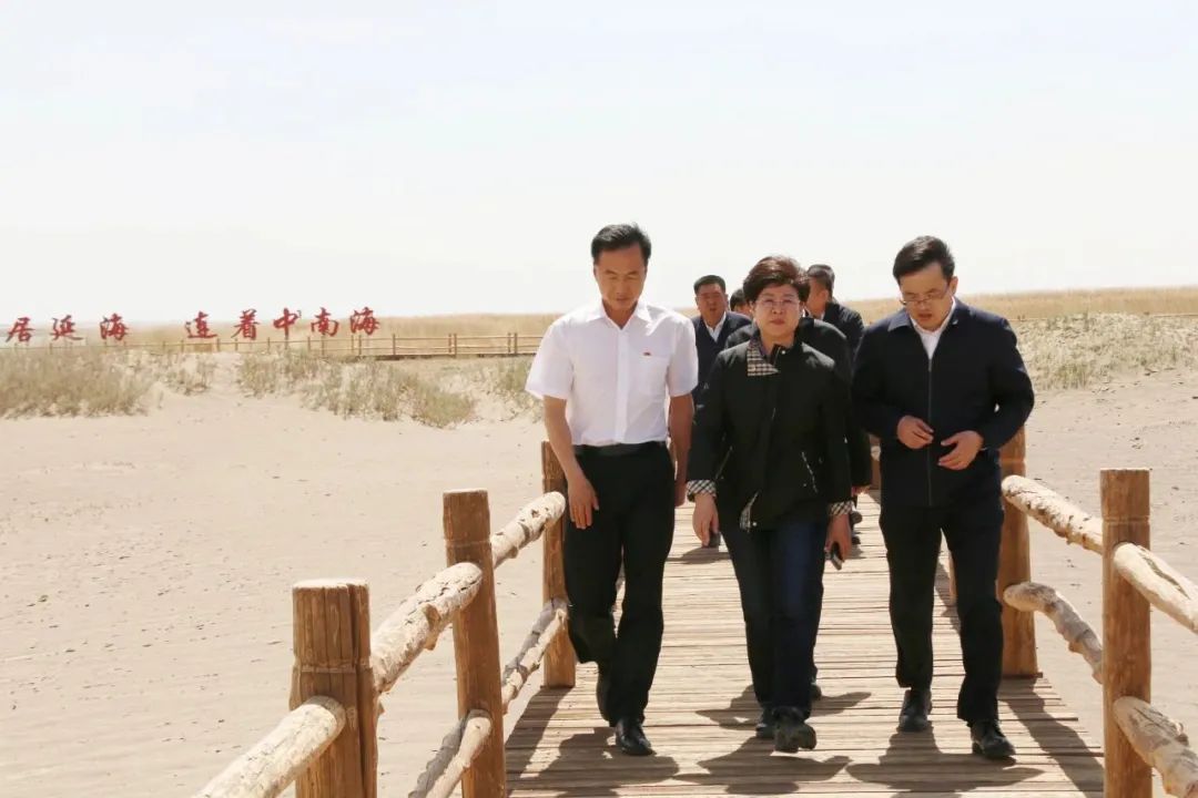 黄雅丽深入额济纳旗和策克口岸经济开发区调研