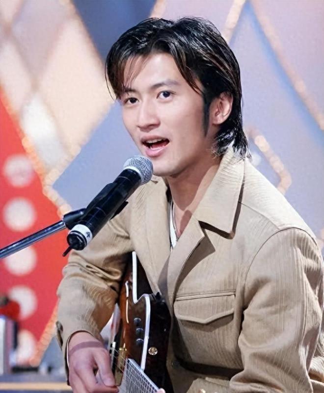 谢霆锋突然官宣喜讯,全网炸了:恭喜啊!终于等到了这一天