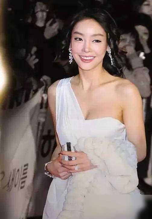 张紫妍:被迫陪睡31人,遭乐天父子玩弄,29岁上吊留5万字遗