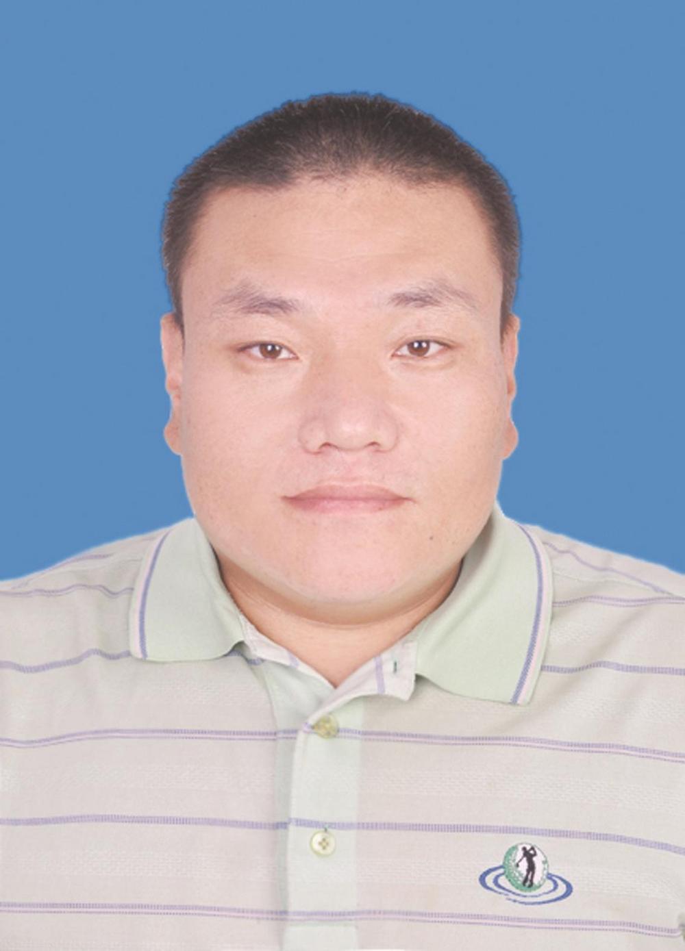 王亮:身残志坚 助人为乐