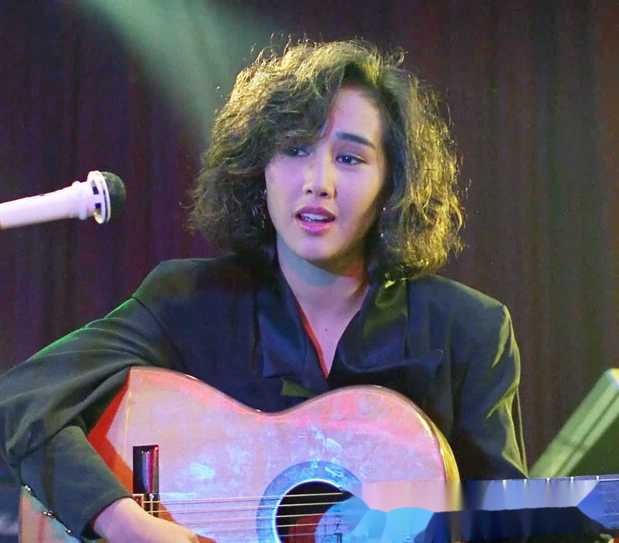 柏安妮,30岁退出影坛,留下安妮式微笑