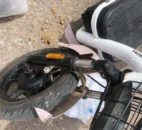 电瓶车的前轮塑料罩撞裂了,换得多少钱?