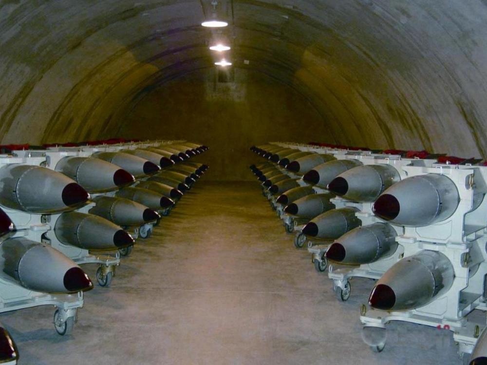 30枚伊斯坎德尔导弹换装战斗部 200颗空投核弹启封待命:誓言打击