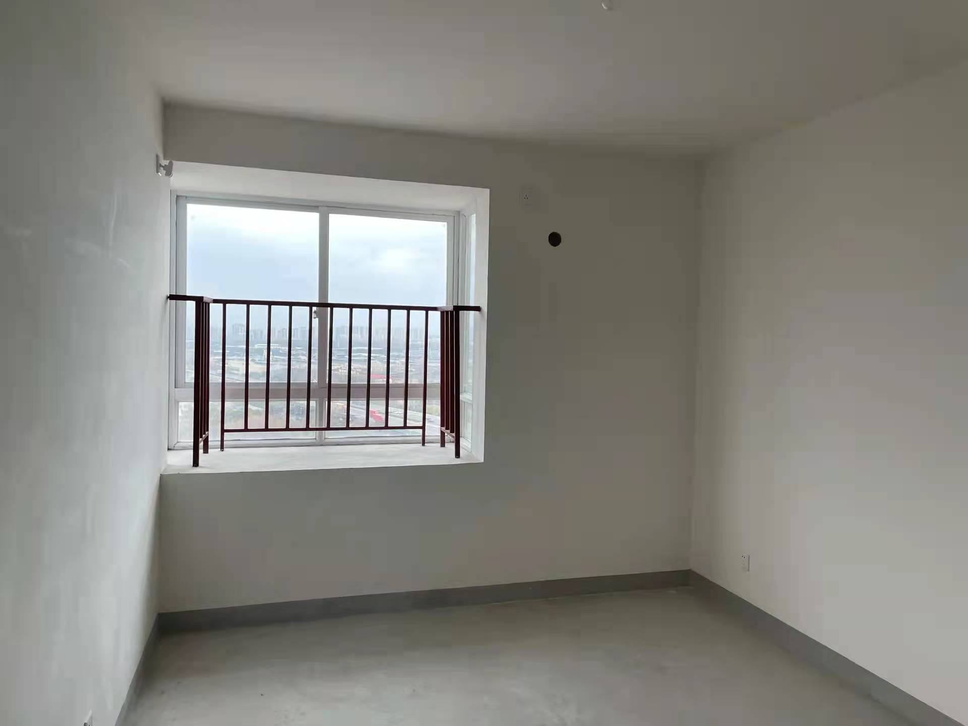 宝林枫景苑电梯三房刚交房!