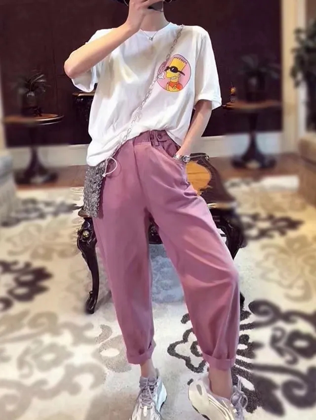 粉色运动裤怎么搭配上衣