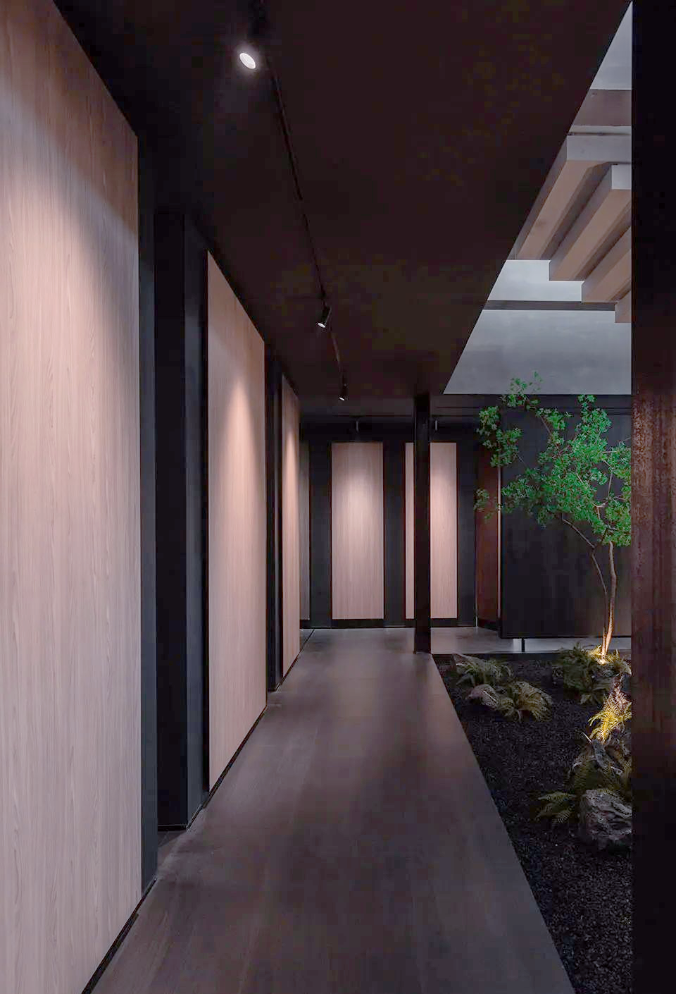 艾得设计事务所打造的多功能板材展厅