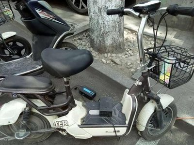 雅迪电动车充电口在哪?