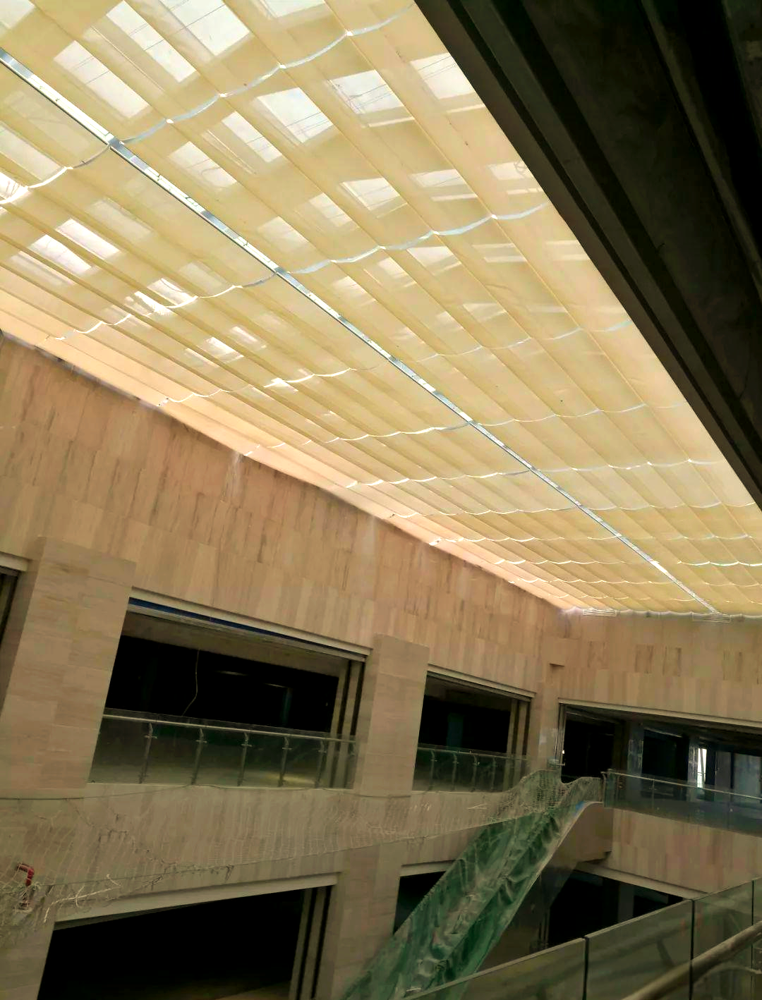 电动天棚帘:个性化遮阳解决方案