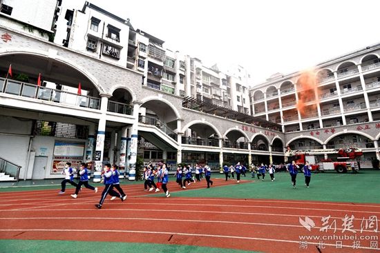 黄石市广场路小学2800余名师生同上"防灾减灾课"