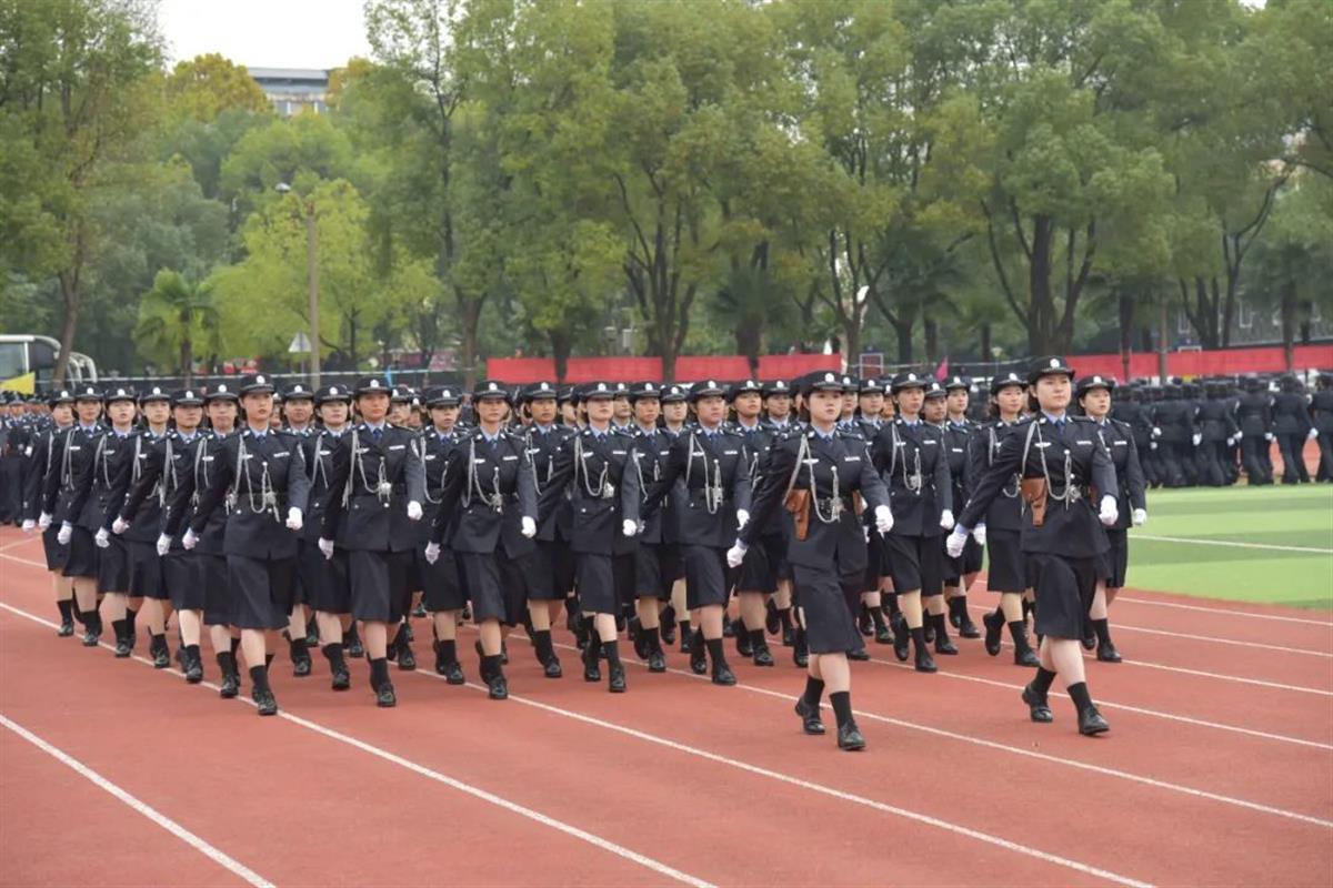 武汉警官职业学院校服图片