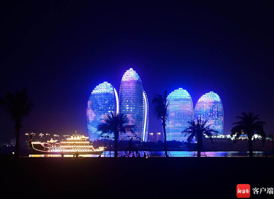 原创组图|凤凰岛点亮"七彩灯" 三亚夜间打卡好去处