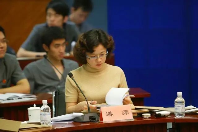 潘萍:讲了半辈子逻辑 最终深陷热爱 | 京法兰台榜样