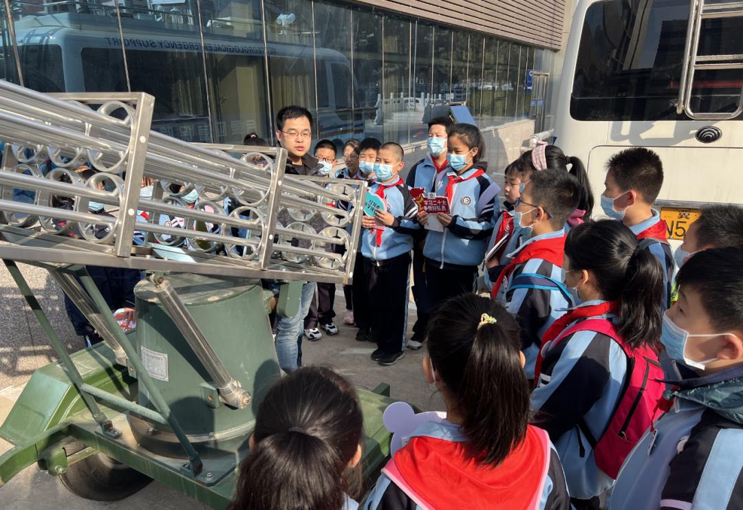 世界气象日 | 下东营小学开展"童心探气象,点亮中国梦"红领巾研学活动