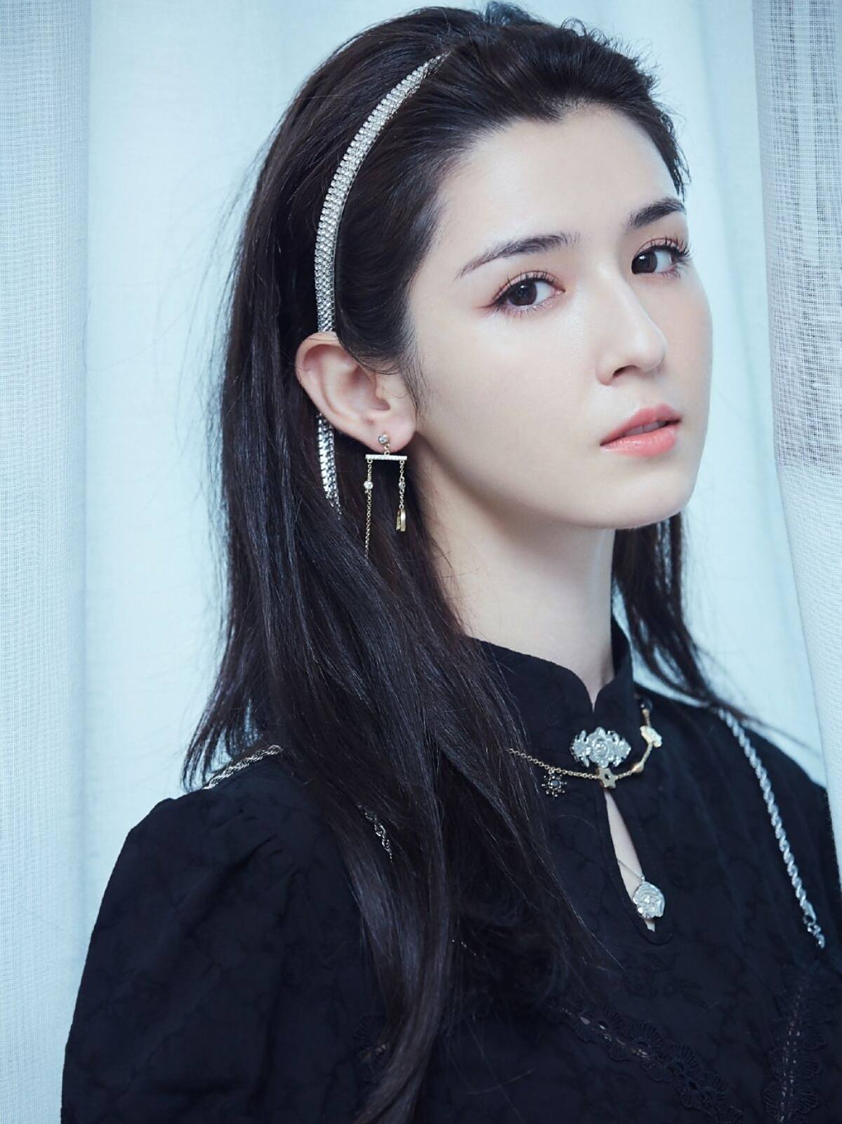 新疆美人穿起旗袍有多好看?瞧瞧俏皮灵动的哈妮克孜,你就明白了