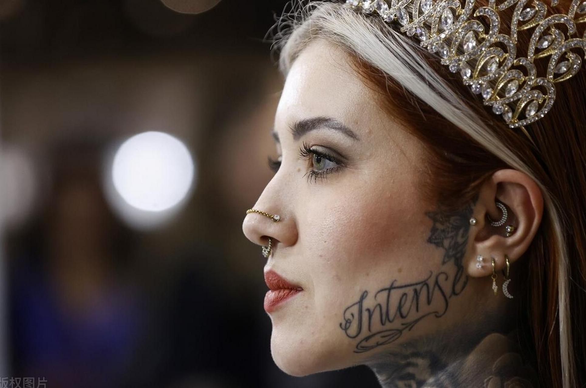 巴西纹身小姐大赛夺得冠军