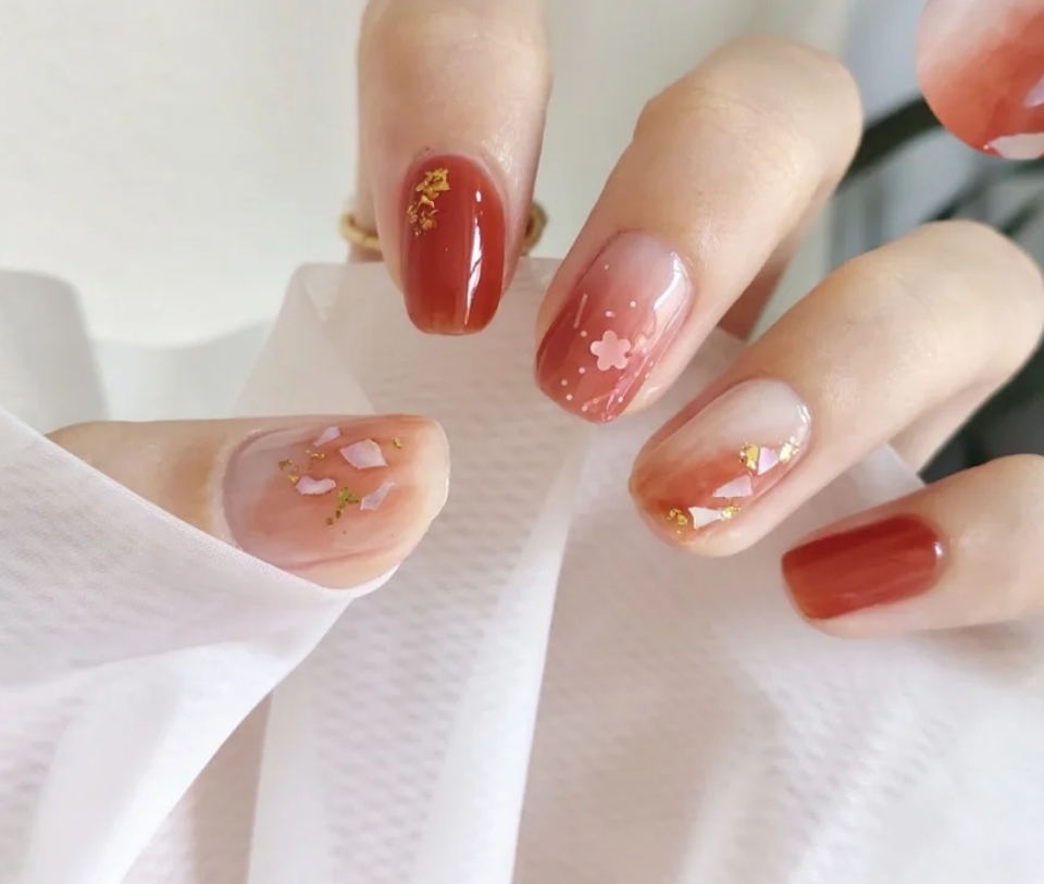 一,初秋复古番茄红美甲