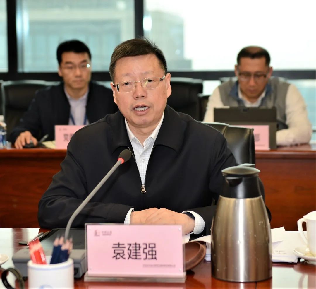 袁建强回顾了对标提升行动开展以来的主要工作,对各单位的好经验,好