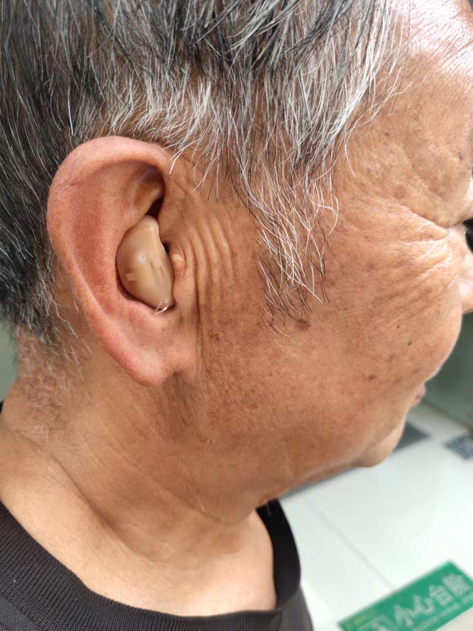 潼南惠耳分享-问一下老人都87了,耳朵聋因为年纪大了