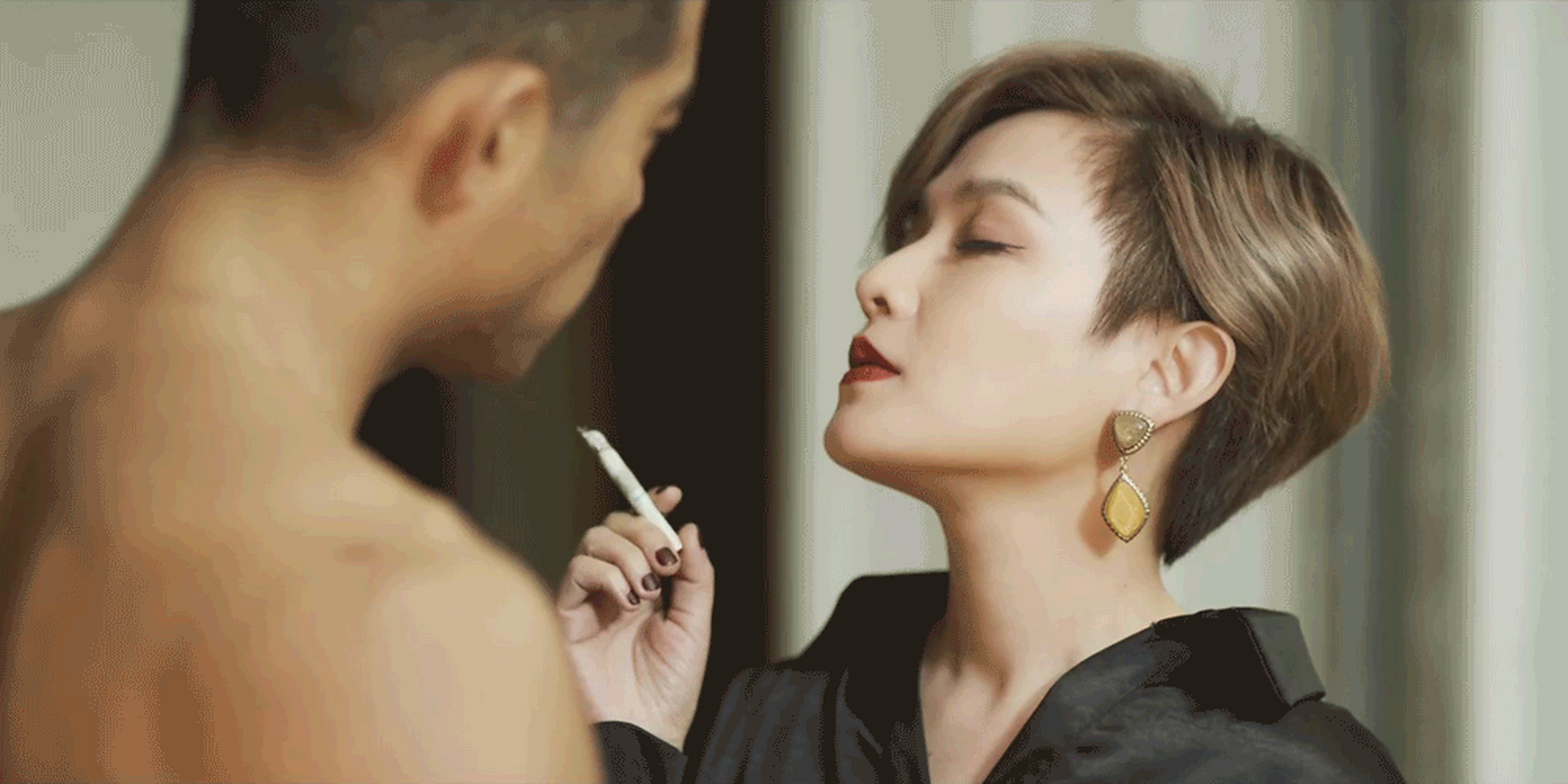 盘点娱乐圈女明星"抽烟"名场面, 哪位女星最销魂?