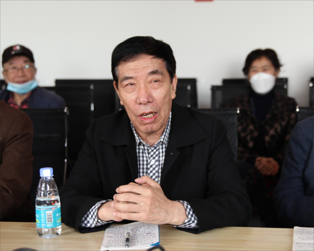 盖元臣为离退休党员讲授主题教育专题党课暨召开"忆校史 谋发展"老