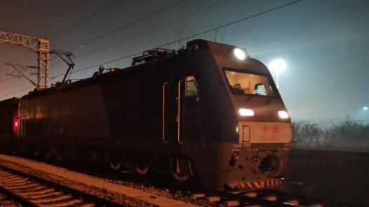 中欧班列(武汉)满载防疫物资驶往波兰马拉舍维奇