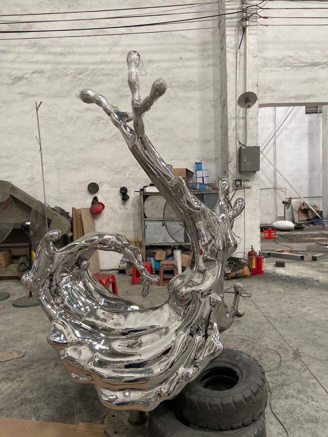 园林不锈钢浪花雕塑,水浪造型金属雕塑凝固瞬间美