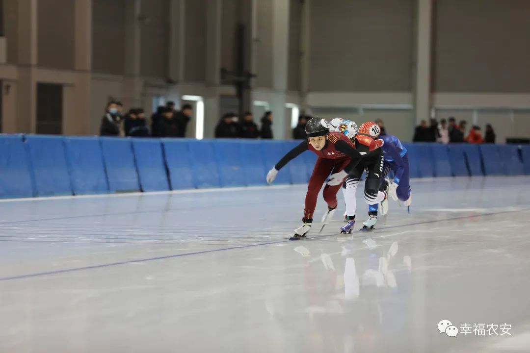【农安县德彪小学代表队在吉林省第十九届运动会(青少年组)速度滑冰